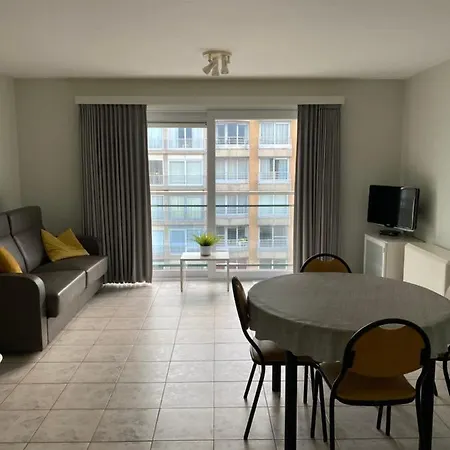 Met Aparte Slaaphoek, Garage En Balkon Lejlighed *